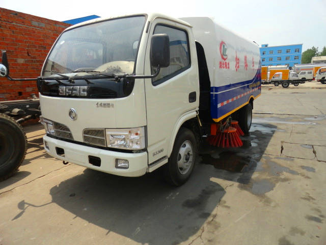  東風(fēng)福瑞卡道路清掃車（<a href=http://www.honits.com/saoluche/ target=_blank class=infotextkey>掃路車</a>）